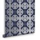 Graham & Brown Imperial vlies anyagú kék, ezüst színű geometriai klasszikus tapéta