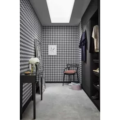   Graham & Brown Pioneer vlies anyagú szürke, fekete színű tyúkláb, geometriai modern tapéta