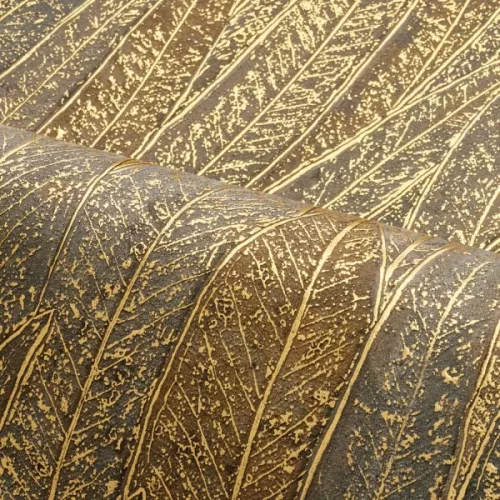 Casamance Nature Précieuse vlies, vinyl anyagú szürke, arany színű leveles modern, natural tapéta