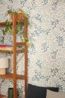 Caselio BALADE vlies anyagú kék, beige színű leveles Modern tapéta