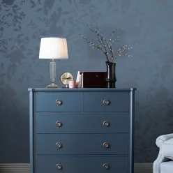   Graham & Brown Laura Ashley Signature Vol.1 vlies anyagú, kék, gyöngyház színű, virágos, Romantikus tapéta