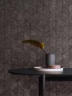 Khroma Tribute vlies anyagú fekete, barna színű geometriai modern tapéta
