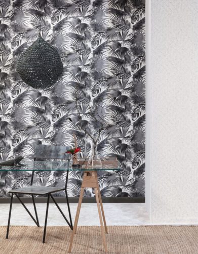 Khroma Wild vlies anyagú fekete, fehér, szürke színű leveles, növényes modern tapéta