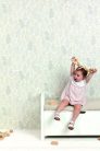 Khroma Be Happy vlies anyagú fehér, barna, szürke színű faágas gyerek tapéta