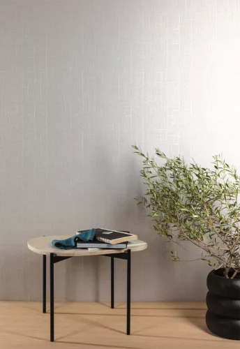 Khroma Aquila vlies anyagú szürke, gyöngyház színű geometriai modern tapéta