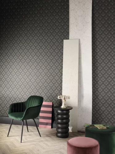 Khroma Othello vlies anyagú fekete, zöld, lila színű art deco modern tapéta